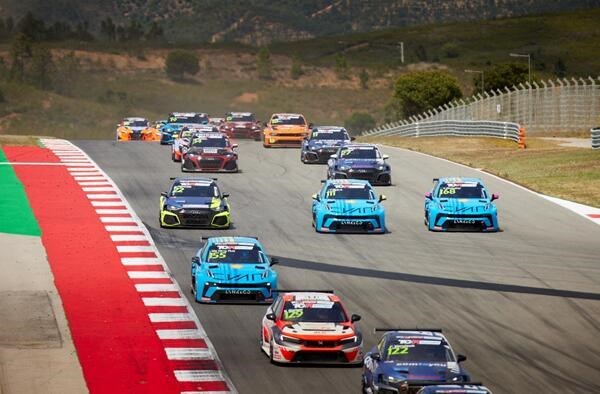 2023赛季TCR揭幕战打响,领克车队迎来开门红 2023赛季TCR揭幕战打响,领克车队迎来开门红