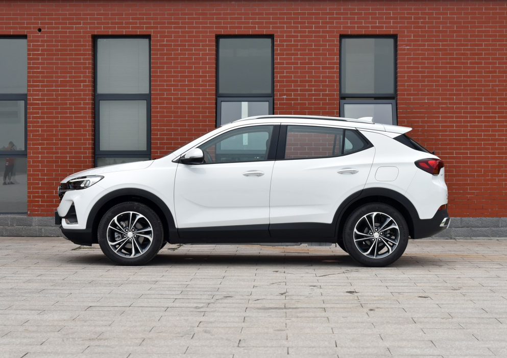 顶配掉成入门价，全系带T马力165匹，标配前后5气囊，可主动降噪