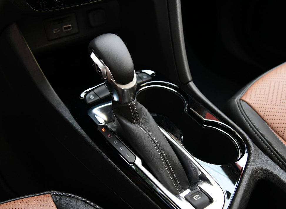 顶配掉成入门价，全系带T马力165匹，标配前后5气囊，可主动降噪