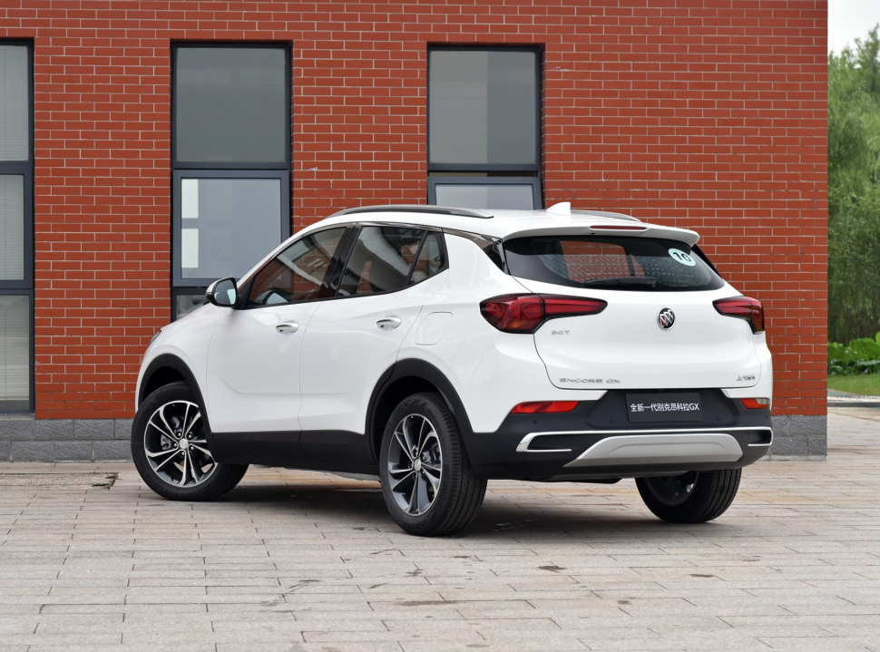 顶配掉成入门价，全系带T马力165匹，标配前后5气囊，可主动降噪